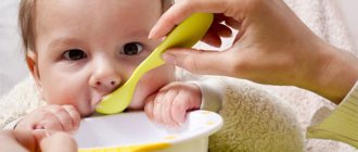 Как начать знакомить шестимесячного малыша на грудном вскармливании со взрослой пищей? Таблица