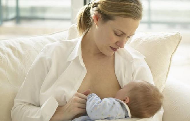 When can a nursing mother get a flu shot while breastfeeding?