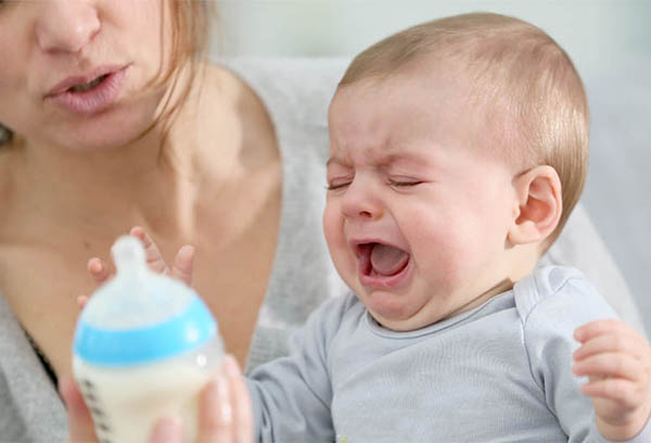 Младенец плачет