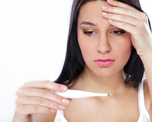 Высокая температура у кормящей женщины свидетельствует о начале воспалительного процесса